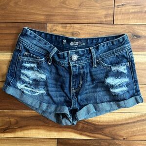 Womens Hollister Short Short Low Rise distressed cuffed denim shorts S 23/00 EUC